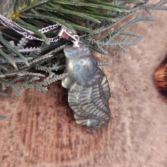 Nature Labradorite Carved Flashy Sea Horse Pendant Necklace - Picture 5 of 10